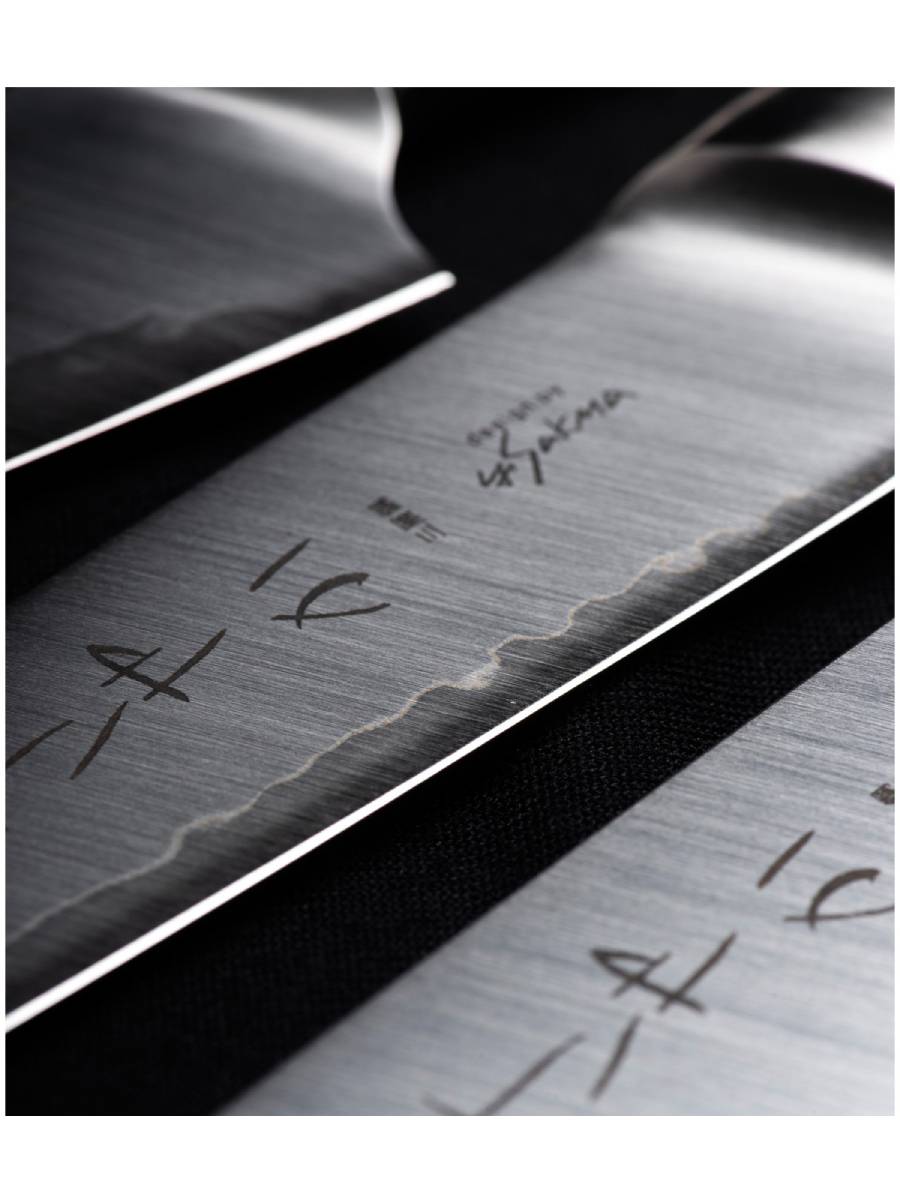 Yaxell, Sayaka 3 layers, Μαχαίρι Gyuto με ψύκτρες 20 εκ. Yaxell, Sayaka 3 layers, Μαχαίρι Gyuto με ψύκτρες 20 εκ.